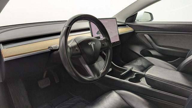 Photo of 2019 White Tesla Model 3