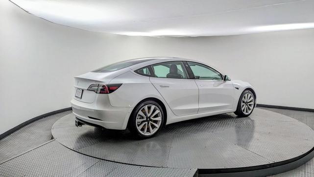 Photo of 2019 White Tesla Model 3