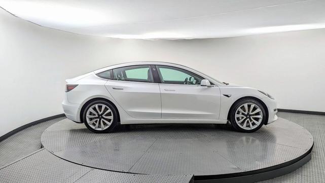 Photo of 2019 White Tesla Model 3