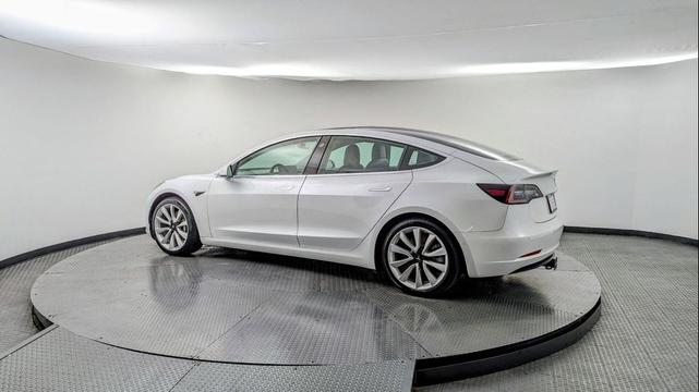 Photo of 2019 White Tesla Model 3