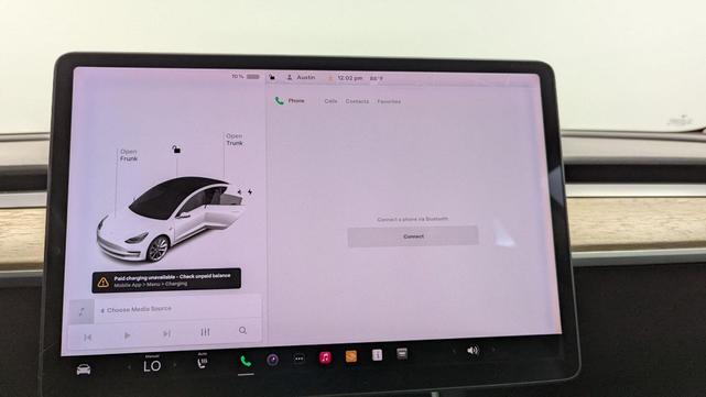 Photo of 2019 White Tesla Model 3