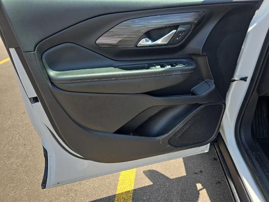 Photo of 2024 Summit White GMC Terrain