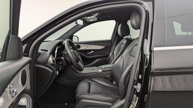 Photo of 2021 Black Mercedes-Benz GLC 300