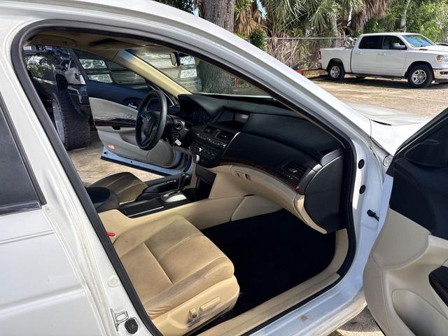 Photo of 2010 White Diamond Pearl Honda Accord Crosstour