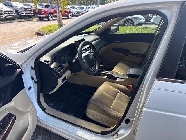 Photo of 2010 White Diamond Pearl Honda Accord Crosstour