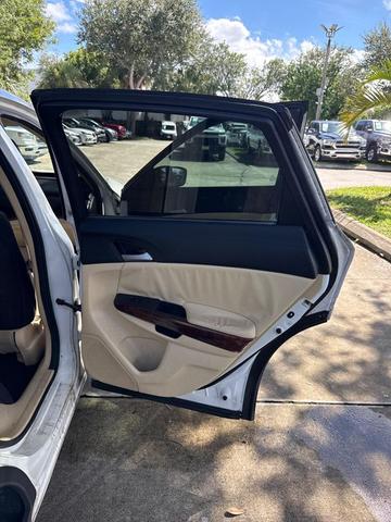 Photo of 2010 White Diamond Pearl Honda Accord Crosstour