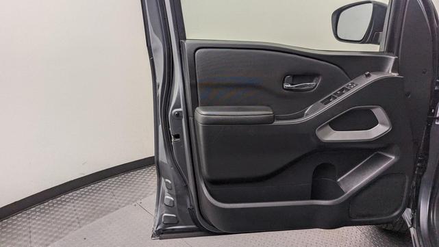 Photo of 2023 Gun Metallic Nissan Frontier