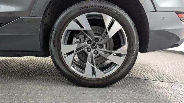 Photo of 2022 Daytona Gray Pearl Effect Audi e-tron Sportback