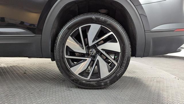 Photo of 2024 Black Volkswagen Atlas