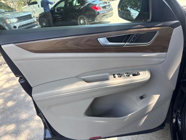 Photo of 2024 Black Volkswagen Atlas