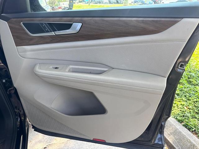 Photo of 2024 Black Volkswagen Atlas