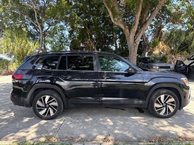 Photo of 2024 Black Volkswagen Atlas