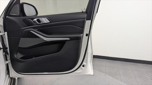 Photo of 2021 White BMW X7