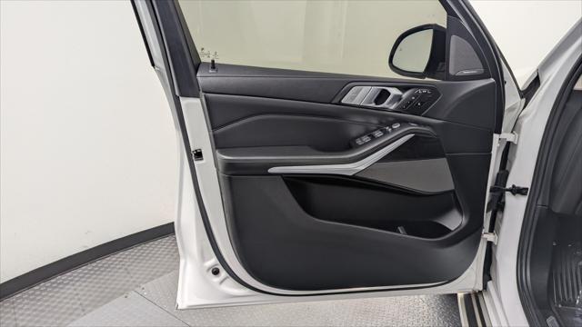 Photo of 2021 White BMW X7