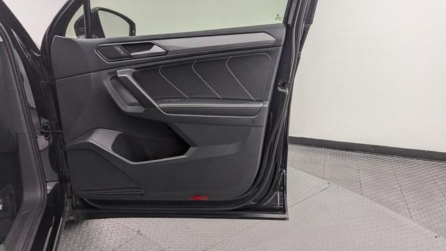 Photo of 2022 Deep Black Pearl Volkswagen Tiguan