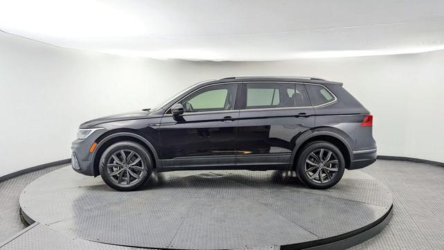 Photo of 2022 Deep Black Pearl Volkswagen Tiguan