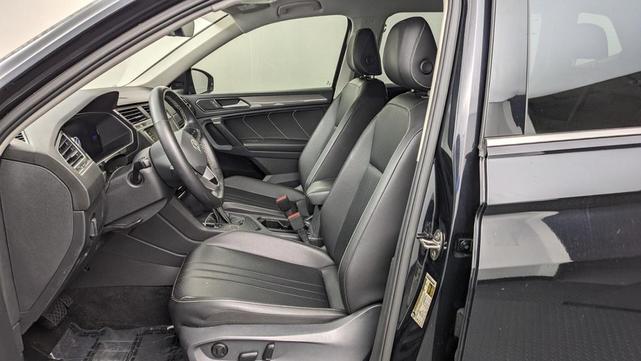 Photo of 2022 Deep Black Pearl Volkswagen Tiguan