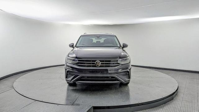 Photo of 2022 Deep Black Pearl Volkswagen Tiguan