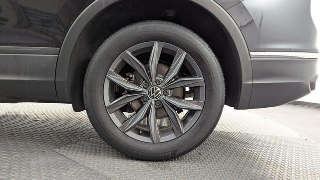 Photo of 2022 Deep Black Pearl Volkswagen Tiguan