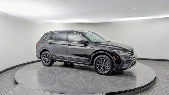 Photo of 2022 Deep Black Pearl Volkswagen Tiguan