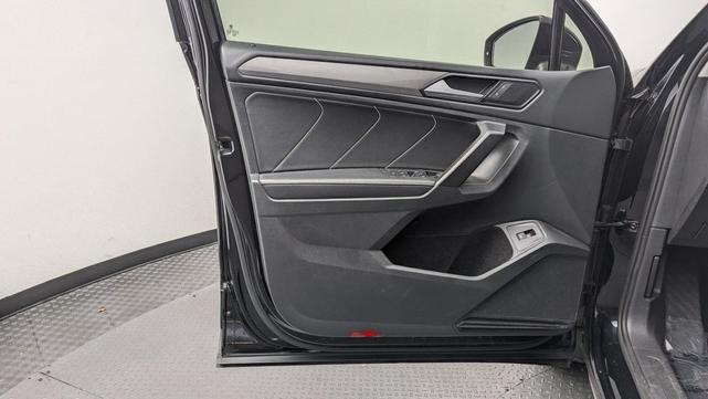 Photo of 2022 Deep Black Pearl Volkswagen Tiguan