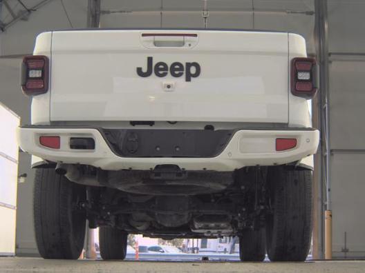 Photo of 2023 Bright White Clearcoat Jeep Gladiator