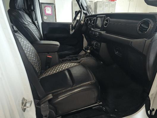 Photo of 2023 Bright White Clearcoat Jeep Gladiator