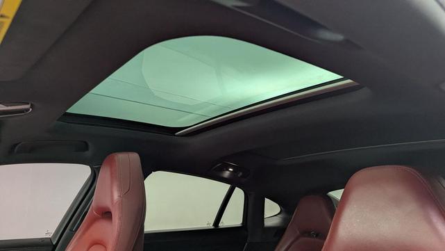 Photo of 2018 Black Porsche Panamera