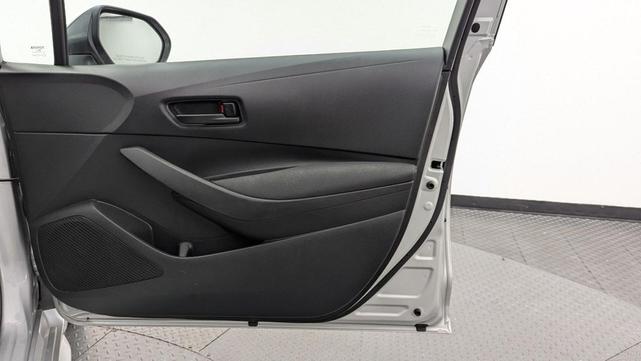 Photo of 2023 Classic Silver Metallic Toyota Corolla
