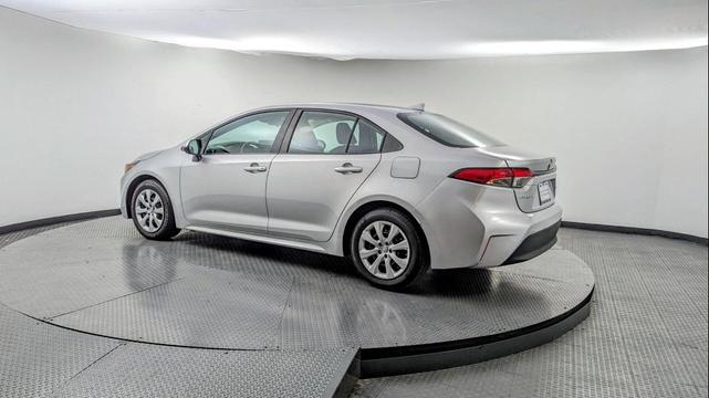 Photo of 2023 Classic Silver Metallic Toyota Corolla