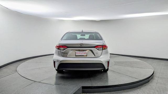 Photo of 2023 Classic Silver Metallic Toyota Corolla