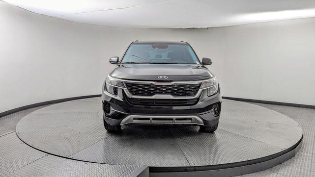 Photo of 2021 Cherry Black Kia Seltos