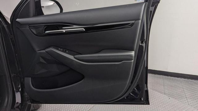 Photo of 2021 Cherry Black Kia Seltos