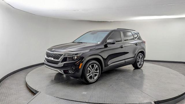 Photo of 2021 Cherry Black Kia Seltos