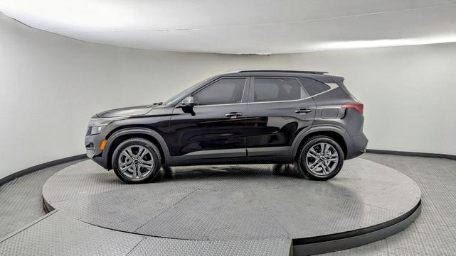 Photo of 2021 Cherry Black Kia Seltos