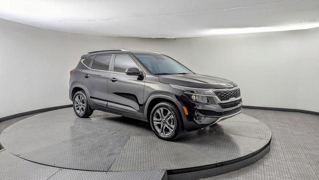 Photo of 2021 Cherry Black Kia Seltos