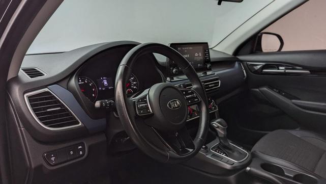 Photo of 2021 Cherry Black Kia Seltos
