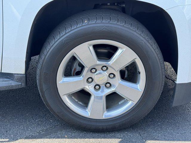 Photo of 2018 Summit White Chevrolet Tahoe