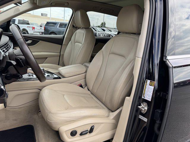 Photo of 2019 Orca Black Metallic Audi Q7