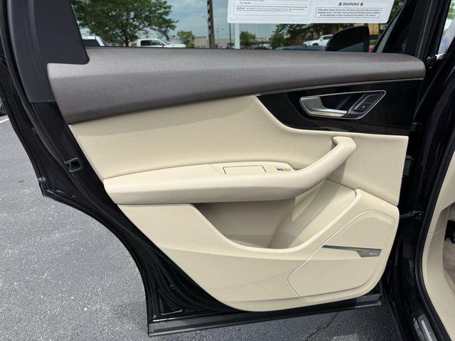 Photo of 2019 Orca Black Metallic Audi Q7