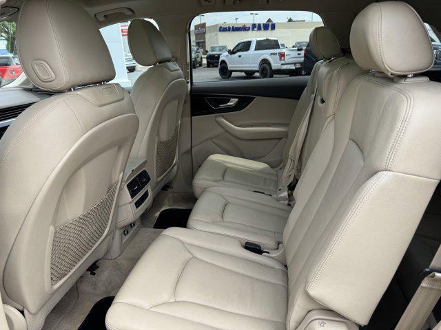 Photo of 2019 Orca Black Metallic Audi Q7