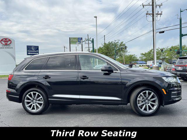 Photo of 2019 Orca Black Metallic Audi Q7