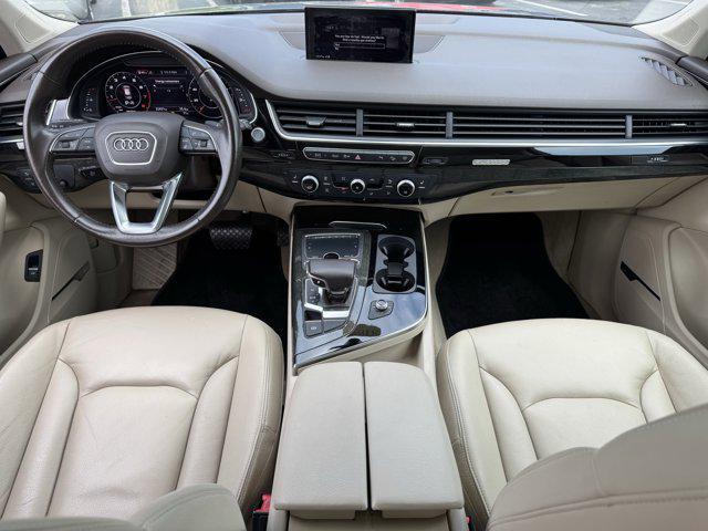 Photo of 2019 Orca Black Metallic Audi Q7