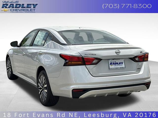 Photo of 2024 Brilliant Silver Metallic Nissan Altima