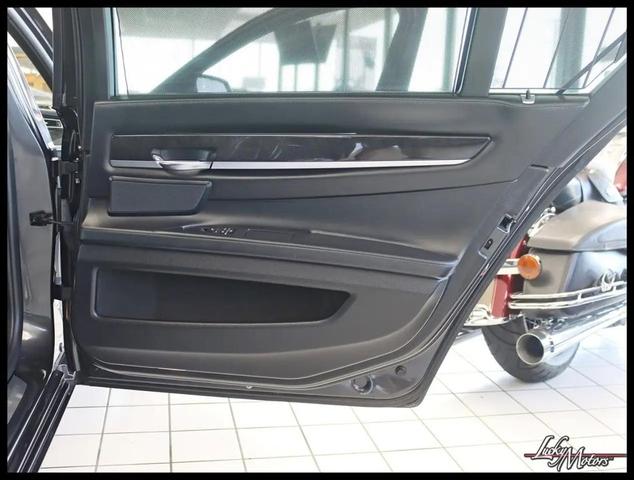 Photo of 2015 Not Specified BMW 750
