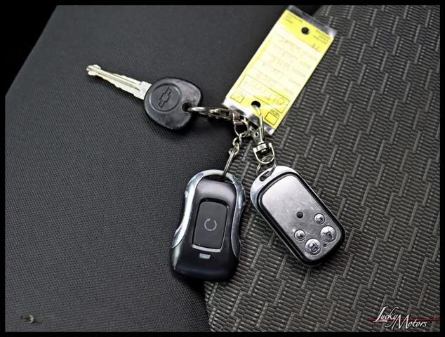 Photo of 2008 Summit White Chevrolet HHR