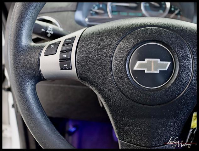Photo of 2008 Summit White Chevrolet HHR