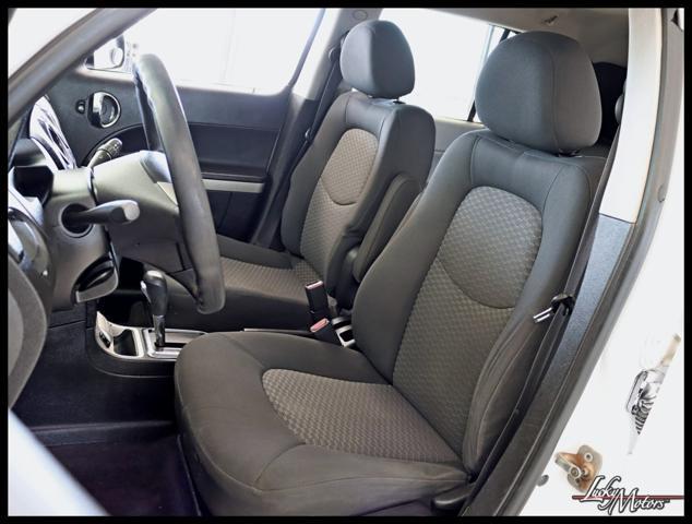 Photo of 2008 Summit White Chevrolet HHR