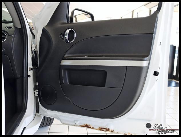 Photo of 2008 Summit White Chevrolet HHR