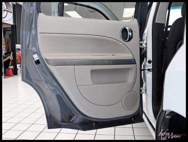 Photo of 2008 Summit White Chevrolet HHR